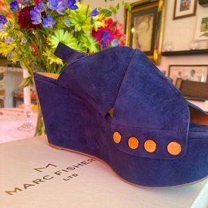 Marc Fisher Barlow dark blue suede wedge heels! Sexy little things in size 9.5!